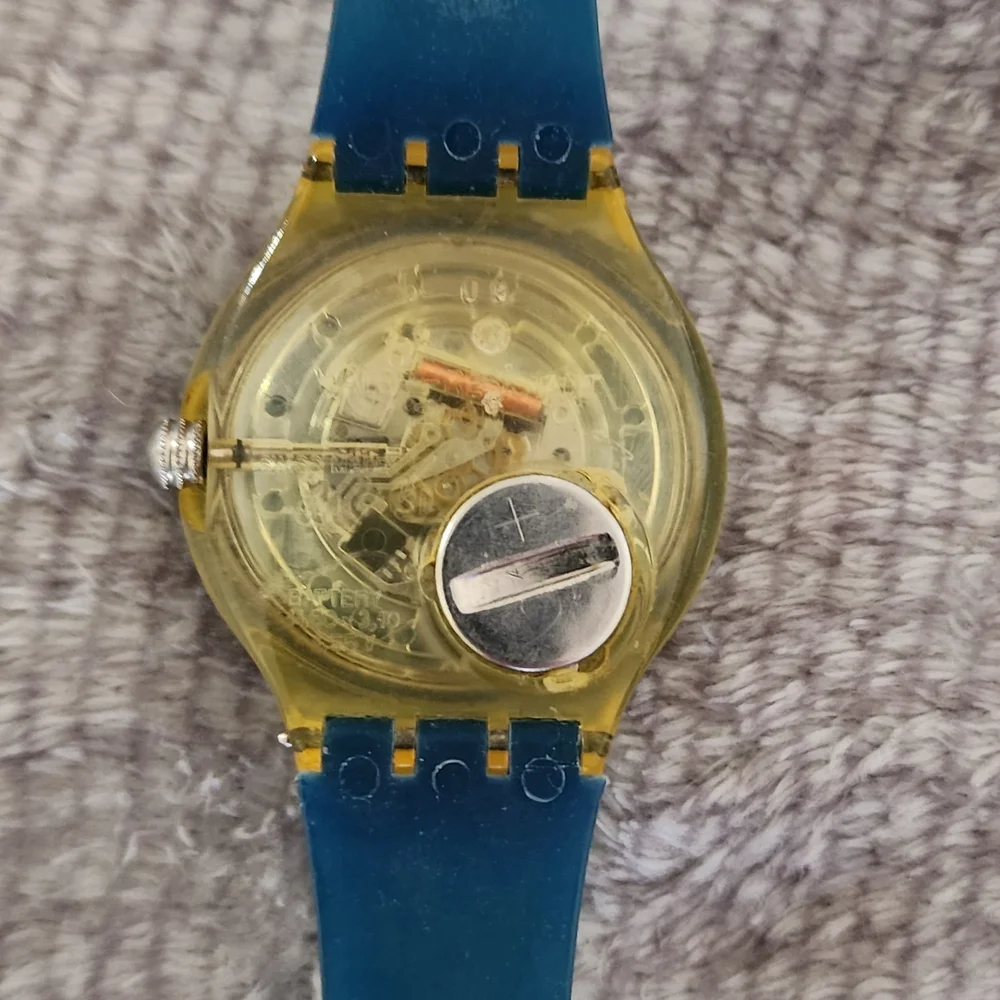 Swatch Scuba 200 Divine with the number SDN102 Yellow and Blue Dive Watch